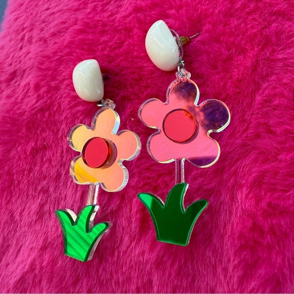 Retro Mod Flower Power 60s Acrylic Daisy Pierced Earrings - Picture 6 of 14